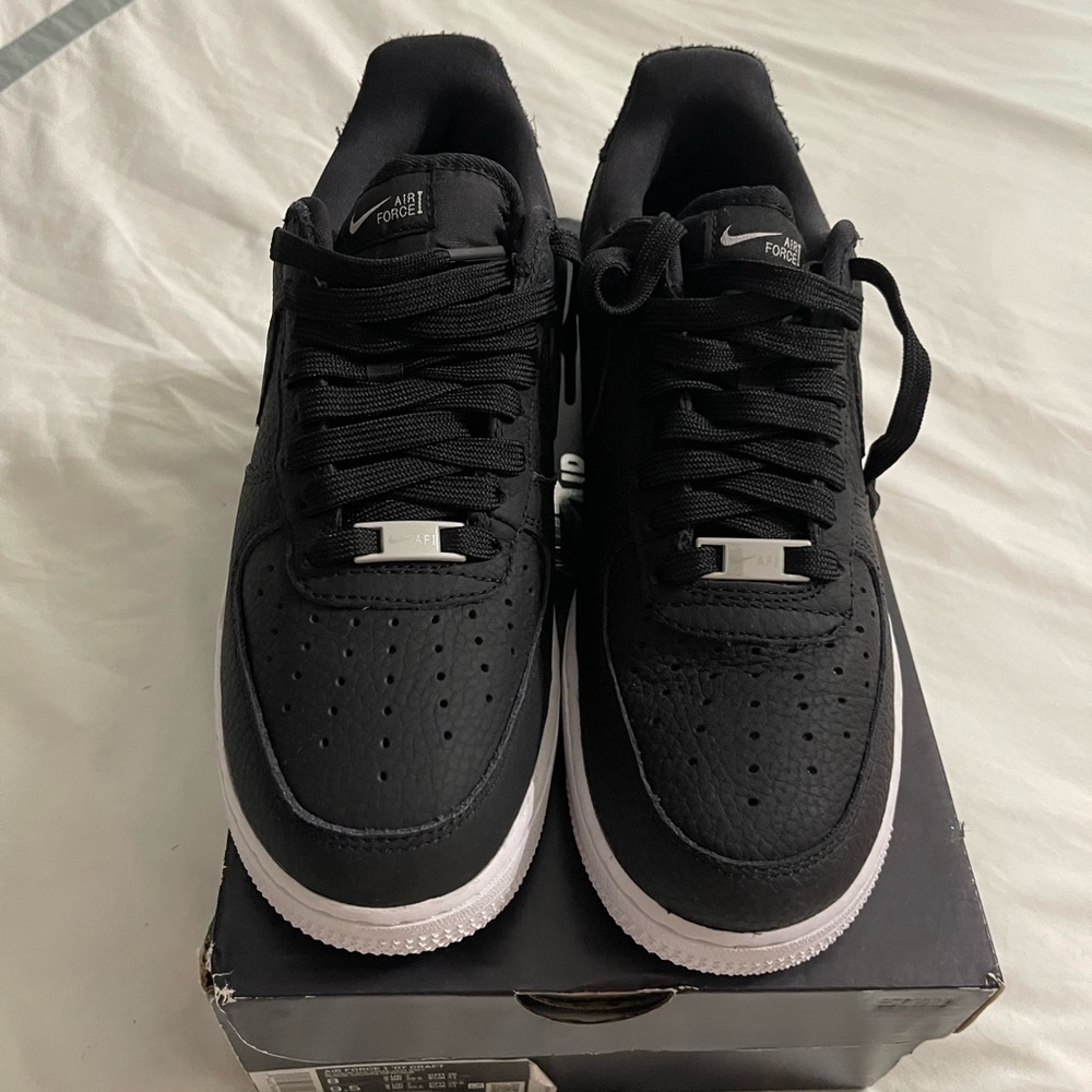 Nike Men's Black and White Sneakers